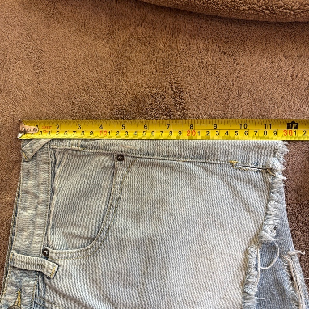 Free People Light Wash Distressed Denim Cut Off Shorts Size 28 - Picture 7 of 10